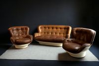 Michel CADESTIN (1942- ) - Ensemble de deux fauteuils et un canapé modèle 