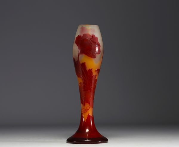 Émile GALLÉ (1846-1904) Acid-etched multi-layered glass vase decorated with poppy flowers, signed with a star.