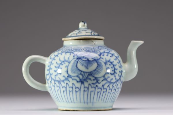 China - A white-blue porcelain teapot with floral decoration, late Ming period.
