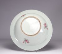 Grand bassin en porcelaine de canton à décor de personnages du XIXe siècle