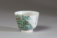 Chine - Ensemble de deux bols en porcelaine polychrome famille rose, époque Qing.