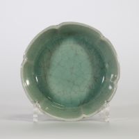 PETITE COUPE À GLAÇURE CÉLADON CRAQUELÉE Chine, dynastie Song, XIIe-XIIIe siècle.