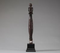 Afrique RDC - Chasse mouche / sceptre Bakongo en bois sculpté, Congo RDC, début XXème.