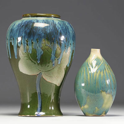 Japan - Two vases in glazed porcelain with floral decoration in relief, one signed, circa 1900.