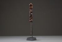 Afrique - Statuette figurative en bois sculpté, première moitié XXème.