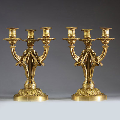 Jean-Charles DELAFOSSE (1734-1789) dans le goût de - Paire de candélabres en bronze doré d'époque Louis XVI, dernier quart XVIIIème.