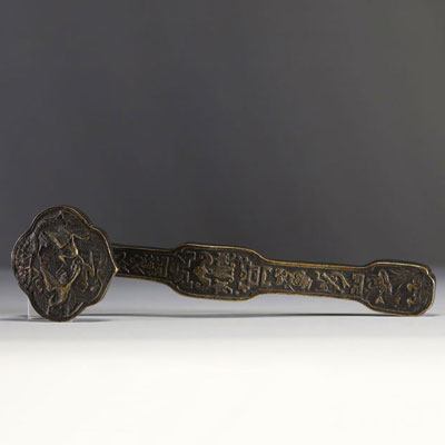 China - Bronze Ruy sceptre with relief decoration of cranes and bats, 18th-19th century.