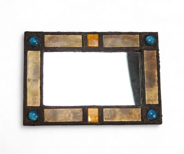 Irena JAWORSKA (1925-2021) Raffiné miroir rectangulaire en talosel, cuivre martelé et cabochons de résine colorée
