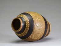 Charles CATTEAU (1880-1966) Grès Keramis - Vase en grès émaillé, décor D1364, forme 899, signature et cachet sous la pièce.