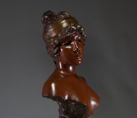 Emmanuel VILLANIS (1858-1914) ‘Tanagra’ Bronze bust with brown patina, signed, stamped Société des Bronzes de Paris.