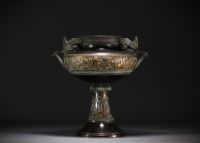 Coupe en bronze sur pied à motifs étrusques, fin XIXe siècle.