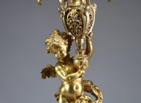 Léon MESSAGÉ (1842-1901) att. à - Imposante pendule de cheminée et candélabres en bronze doré de style Louis XV, cadran signé E. Colin & Cie, 29 rue Sévigné à Paris, XIXème.