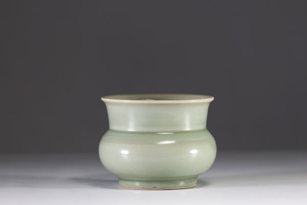 Chine - Vase en porcelaine monochrome céladon, dynastie Qing.