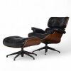 Lounge Chair & Ottoman dans le style de Charles Eames en cuir et bois sur pied en fonte d'aluminium.