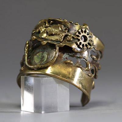 Pal KEPENYES KOVACS (1926-2021) Bracelet manchette cinétique brutaliste en bronze et laiton, vers 1970.