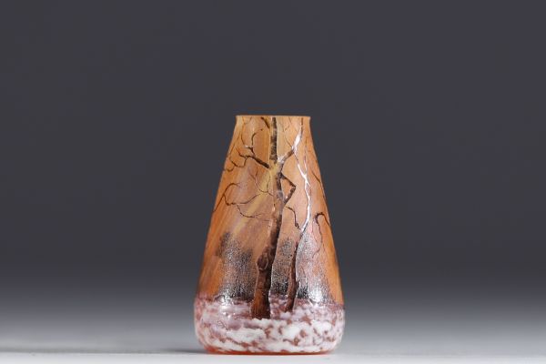 DAUM Nancy - Miniature vase in acid-etched multilayer glass with snowy landscape decoration, signed.
