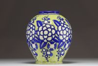 Charles CATTEAU (1880-1966) Boch Keramis - Glazed ceramic vase with floral decoration D1121, shape 721, stamp under the piece.