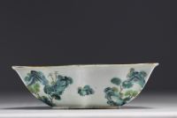 China - Lot of Famille Rose porcelain, 19th century, mark under the vase.