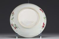 China - Pink family polychrome porcelain plate decorated with characters,  Yongzheng.