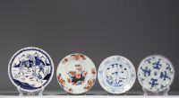 Chine - Ensemble d'une théière, quatre assiettes en porcelaine et une théière en étain.