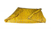 Chine - Deux panneaux en brocart de soie jaune et bleue à motif de fleurs stylisées, début XXème.