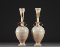 Vieux Vienne - Paire de vases en porcelaine à décor de portraits d'élégantes, fin 19ème.