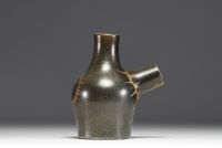 Reg. AGRAPART (XXe siècle) Vase modernisme ludique en céramique vernissée arborée de dessins géométriques abstraits en creux, signé, vers 1950.