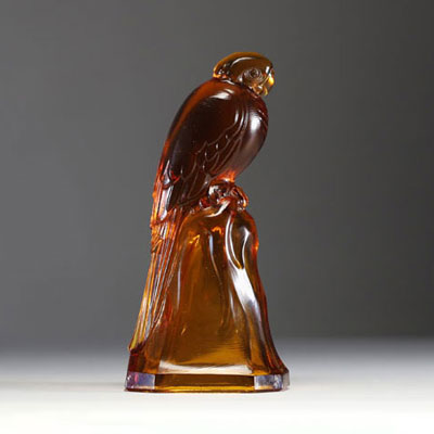 Val Saint Lambert - Art deco pressed moulded glass ‘Parakeet’, signed Luxval.