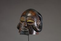Afrique RDC - Masque Kete / Kuba en bois ancien sculpté, belle polychromie encore apparente, Congo RDC.