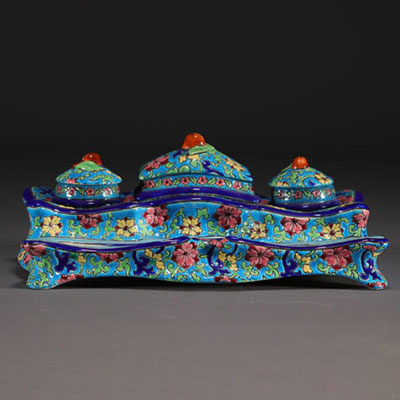 Longwy - Ecritoire en faïence et émaux à décor d'hirondelles et de fleurs sur fond bleu azur. XXème.