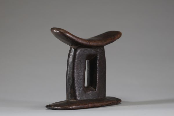 Afrique - Repose nuque Oromo en bois sculpté, Ethiopie, fin XIXème.