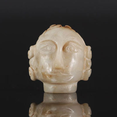 Inde - Tête en jade sculpté, époque XVIIe siècle.