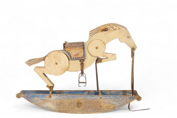 Louis VUITTON - Rare cheval à bascule Art Déco en bois peint, macaron LV pour Louis VUITTON sur la base, vers 1925-30.