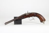 Pistolet de tir de type Flaubert, canon octogonal ciselé, crosse en noyer, XIXème, en coffret.