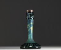 Val Saint Lambert - Pied de lampe en verre multicouche dégagé à l'acide et tallé à décor de glycines, signé.