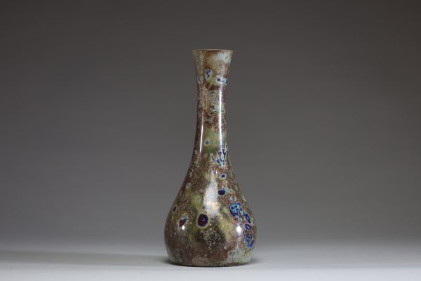 Vase en verre irisé, non signé.
