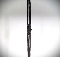 Charles SCHNEIDER (1881-1953) Lampadaire Art Nouveau en métal forgé à décor de feuillages et de roses, coupole en verre marmoréen, signé Schneider.