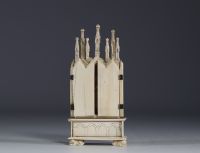 Retable polyptique avec la Vierge Marie et l'enfant Jésus, fin XIXe siècle.