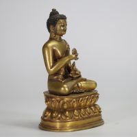 Bouddha assis en dhyanasana Tibet, XXe siècle Bronze doré.