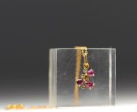 Collier en or 18k, rubis et diamants pour un poids total de 2,5gr.