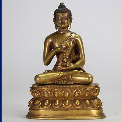 Bouddha assis en dhyanasana Tibet, XXe siècle Bronze doré.