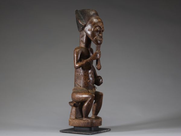 Afrique - Statue d’ancêtre Baoulé en bois sculpté, Côte d’Ivoire.
