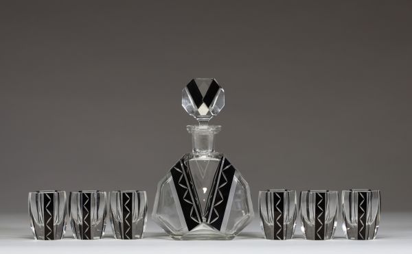 Karl PALDA (XX) Carafe et six verres à liqueur Art Déco en cristal doublé taillé à décor cubiste, vers 1930.