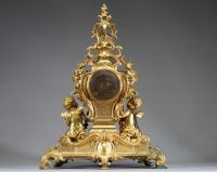 Léon MESSAGÉ (1842-1901) att. à - Imposante pendule de cheminée et candélabres en bronze doré de style Louis XV, cadran signé E. Colin & Cie, 29 rue Sévigné à Paris, XIXème.