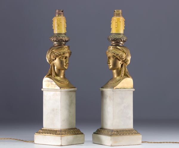 Paire de lampes en marbre blanc et bronzes dorés aux visages de Cariatides, Empire. OVER 100 YEARS OLD