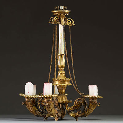 Lustre Empire en bronze ciselé et doré à décor de cornes d'abondance, feuilles d'acanthe et palmettes, vers 1800.