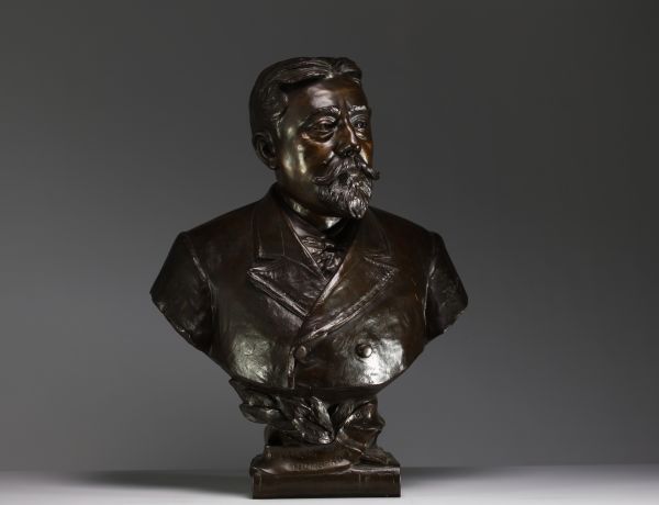 Jean Georges ACHARD (1871-1934) Bronze bust ‘Discipulos omnes semper numerabit amicos’, signed and dated 1894.