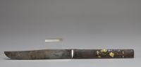 Japon - Suite de douze couteaux à fruits, manches kozuka en bronze et autres alliages métalliques, XIXème.