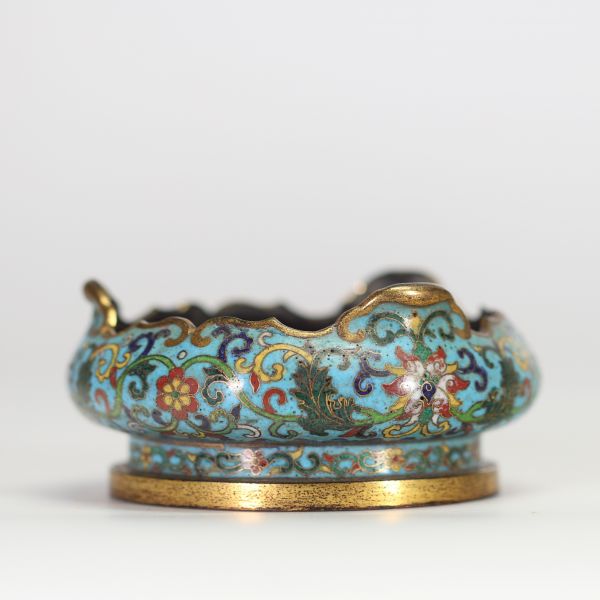 Brûle-parfum en bronze cloisonné à décor polychrome de rinceaux fleuris sur fond turquoise, Chine, dynastie Qing, XVIIIe siècle
