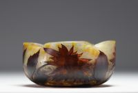 DAUM Nancy - Four-lobed bowl in acid-etched multi-layered glass decorated with dahlias, circa 1910.